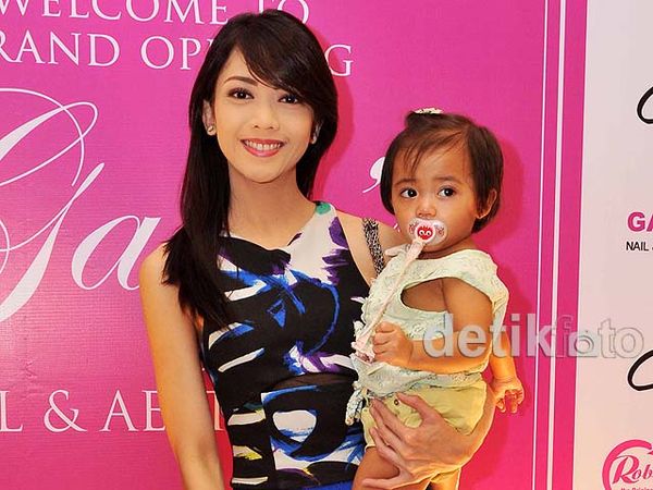 Ririn Dwi Ariyanti si Ibu Cantik