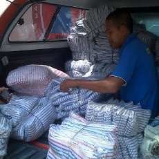 BPBD Kirim Ratusan Selimut Bagi Warga Situbondo di Lokasi Gempa