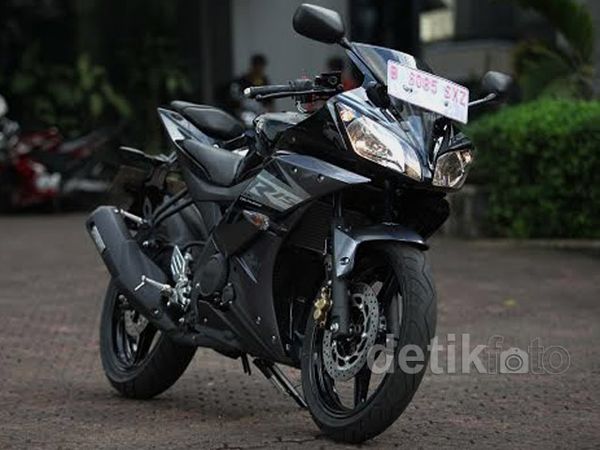 Menyiksa Yamaha R15