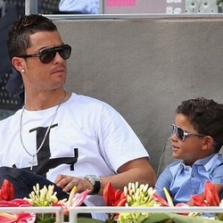 Rehat Sejenak, Ronaldo Pilih Nonton Tenis