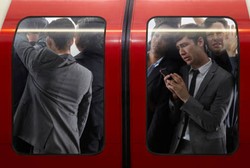 Jantung Deg-degan karena Berdesakan di Angkutan Umum? Ini Sebabnya