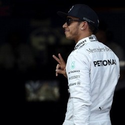 Hamilton Pole Lagi, Mercedes Start 1-2