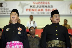 Gaya Pendekar Prabowo Saat Buka Pertandingan Pencak Silat