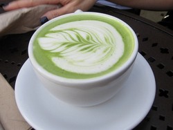 Matcha Latte yang Lembut a la Kafe Bisa Diracik dengan Langkah Ini