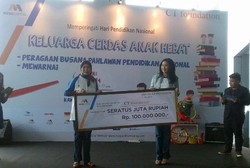 Majukan Pendidikan Indonesia, Mega Capital Salurkan Donasi Lewat CT Foundation