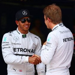 Hamilton Lega Bisa Ungguli Rosberg dan Raih Pole