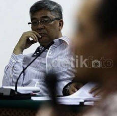 Akil Mochtar Keberatan Istrinya Dihadirkan di Persidangan