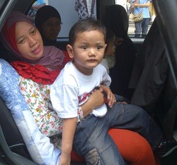 Alami Kerusakan Otak, Iqbal Jalani Fisioterapi Hingga Usia Remaja