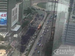 200 Mahasiswa Demo Long March dari Bundaran HI ke Istana