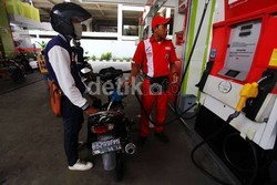 Presiden Baru Harus Naikkan Harga BBM, Ini Alasannya