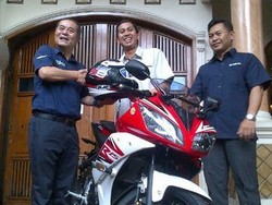 Nyemplak Yamaha R15, Cara Cepat Tampil Keren di Jalanan