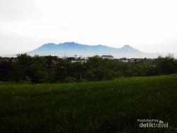 Gunung Ini Siluet Perempuan Sedang Tidur