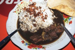 Rawon Kalkulator, Jagonya Kuliner di Taman Bungkul Surabaya