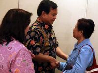 Prabowo Temui Keluarga Korban Tragedi Trisakti