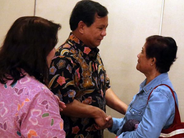 Prabowo Temui Keluarga Korban Tragedi Trisakti Prabowo Temui Keluarga Korban Tragedi Trisakti