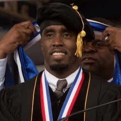 Puff Diddy Dapat Gelar Doktor Kehormatan dari Howard University