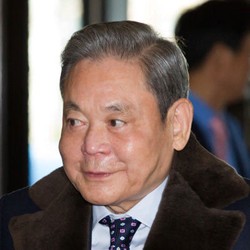 Bos Besar Samsung Kena Serangan Jantung