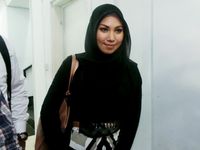 Senyuman Puput Melati Diperiksa Polisi