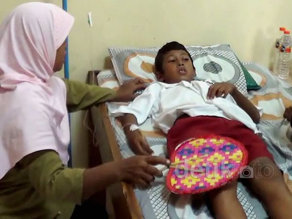 25 Siswa SD Keracunan Teh Rossela