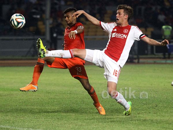 Ajax Taklukkan Persija 3-0