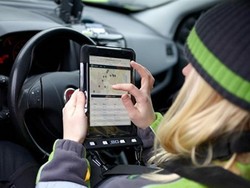 Polisi: Jangan Berkendara Sambil Main HP