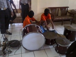 Curi Drum Senilai Rp 15 Juta, 2 Pemulung Babak Belur Dikeroyok Warga