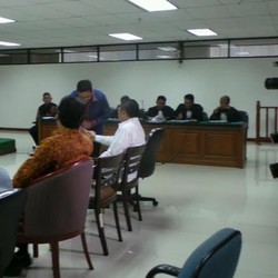 Lama Tak Bertemu, Nazar Ajak Salaman, Anas Dingin