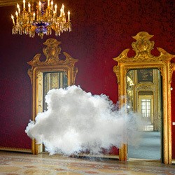 Awan di Ruang Kosong, Ketika Fotografi Bertemu Seni Lain