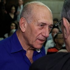 Terima Suap, Mantan PM Israel Divonis Penjara 6 Tahun