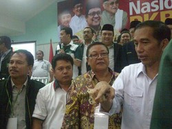 Ketika Para Ketua DPW PKB Berebut Foto Bersama Jokowi