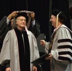Jimmy Page Terima Gelar Doktor Kehormatan dari Berklee College of Music