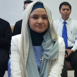 Hadiri Sidang Cerai Perdana, Marshanda Hindari Media