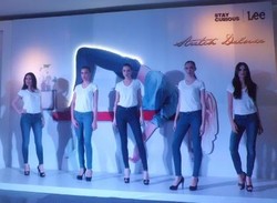 Lee Rilis Koleksi Celana Jeans Wanita dengan Rasa Legging