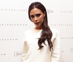 Tur Asia, Victoria Beckham Curhat Soal Udara Panas & Masalah Rambut