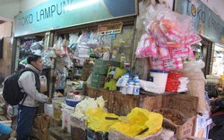 Mau Beli Kue atau Emas Batangan? Semua Ada di Pasar Tebet Timur