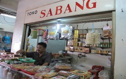 Toko Aneka Rasa dan Toko Astar, Toko Legendaris di Pasar Tebet Timur