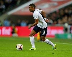 Hodgson Akui Keputusannya Tak Bawa Ashley Cole Bisa Jadi Bumerang