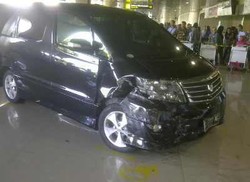 Detik-detik Nyelonongnya Alphard yang Tewaskan Balita di Bandara Juanda