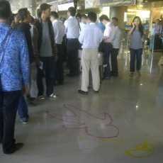 Alphard yang Nyelonong di Bandara Juanda Dievakuasi