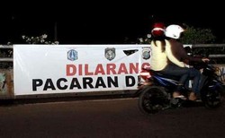 Selain di Pasar Rebo Jaktim, Flyover BKT Juga Jadi Tempat Pacaran ABG