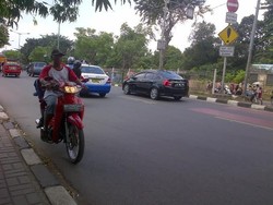 Walau Ada yang Tewas, Para Pemotor di Buaran ini Tetap Cuek Lawan Arus