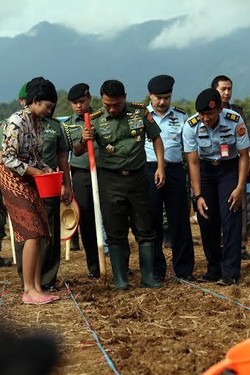 Jenderal Moeldoko Luncurkan Gerakan Tanam Kedelai di Subang