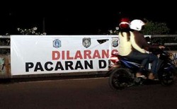 Polisi: Kami Sudah Usir Orang yang Pacaran di Flyover Tapi Tetap Bandel