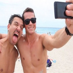 Rekor! Orang Ini Selfie 355 Kali dalam Sejam