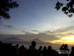Libur Waisak, Lihat Sunrise Borobudur dari Punthuk Setumbu