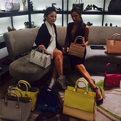 Ini Sosialita yang Beli Tas Terbanyak & Bisa Foto Bareng Victoria Beckham