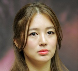 Korean Style: Trik Selebriti Korea Merias Bibir Tebal Agar Terlihat Seksi