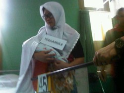 Reka Ulang Desi Saat Detik-detik Menculik Bayi Diperankan Polwan