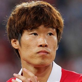 Park Ji Sung Gantung Sepatu