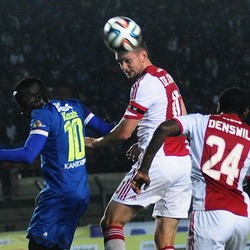 Persib Imbangi Ajax 1-1